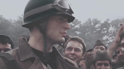 Двойката персонажи Стив Роджърс и Пеги Картър от филмите Капитан Америка 1 и 2 (2011-2014)
