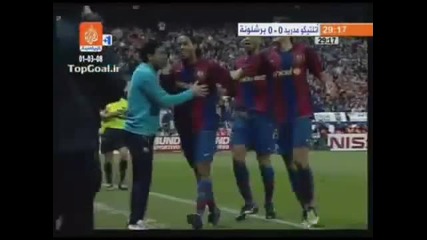 Меси аплодира Роналдиньо след страхотен гол със задна ножица