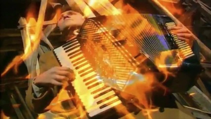 Mile Kitic i Juzni Vetar - Boli me dusa za zenom tom (official Video)- prevod