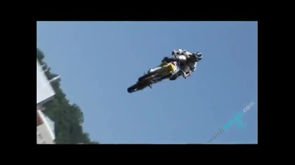 Удивителни Motocross скокове!!! 