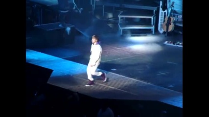 Justin Bieber - Love Me (live in San Antonio)