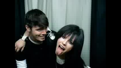 Avril Lavigne - Girlfriend () 