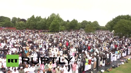 UK: Muslims gather in Birmingham park to celebrate Eid al-Fitr