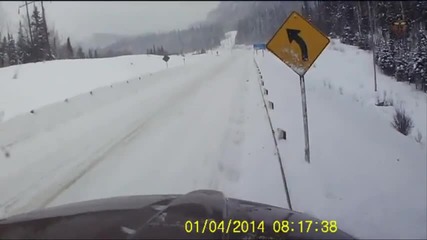 Пътя е тесен за три камиона !