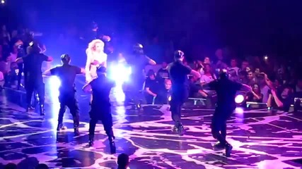 Britney Spears Womanizer Live