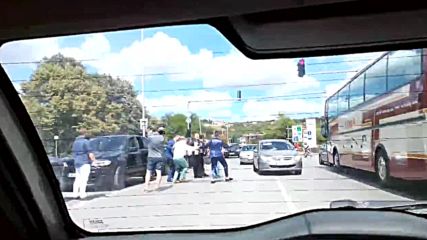 Сватбари блокираха булевард във Варна