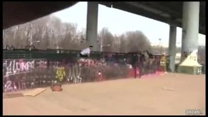 Една Пияна Руска глава какво друго може да измиси ;)