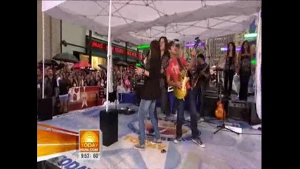 Miley Cyrus - Performing on the Today Show Part 2