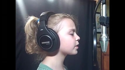 Това 9 годишно момиченце ще ви разплаче с гласът си
