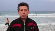 Десетки палестинци се къпаха в ледените води на Средиземно море (ВИДЕО)