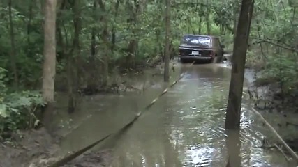 Jeep Cherokee in deep mud Miobi Ss Ltb
