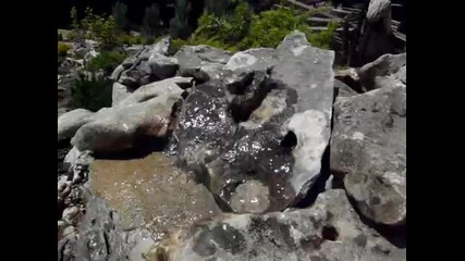 Градински водопад, скален кът