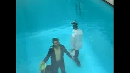 Невероятно! Какъв басейн само! 