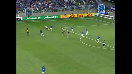 Първият гол на Seedorf за Ботафого с/у Крузейро !