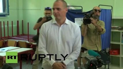 Greece: Varoufakis casts his vote in historic referendum