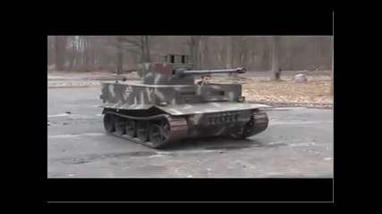 Руснак построи мини танк