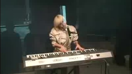 * Супер *lady Gaga - Paparazzi ( свири на пиано и пее на живо) (acoustic) [live on Nova Radio]