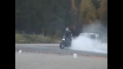 Финландски пичове с мотори - много яки номерца 