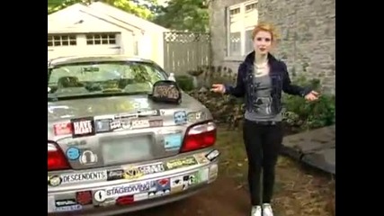 Hayley Williams Shows Her Car!
