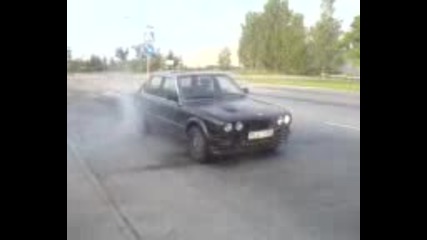 Bmw E30 Burnout M Power