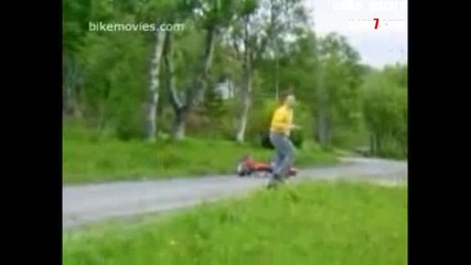 Смешно падане с мотор