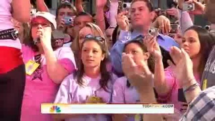 Christina Aguilera - Beautiful - Live (today Show ) 