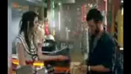 Avril Lavigne-what the Hell :)