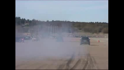 Race - Bmw M5 vs Mercedes 500e 