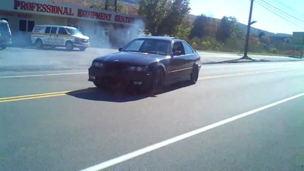 Bmw Blacked Out E36 M3 Burnout - Donuts 