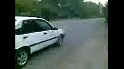 не си давайте колите на приятелите 2