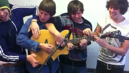 Четири момчета на една китара 