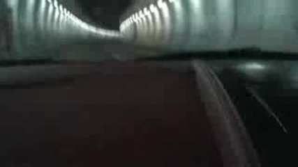 Aston Martin Vantage V8 в тунел