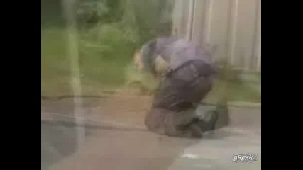 16+ Момче си Отрязва пръста
