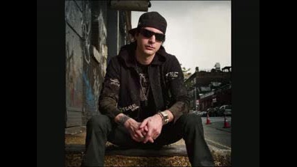 Kevin Rudolf Ft. Kid Cudi - Welcome To The World