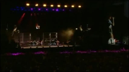 Rihanna - Cheers (drink to That) [live at V Festival 2011]