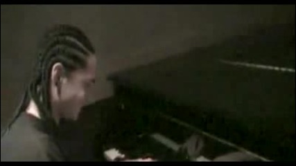 Tom Kaulitz playing on The Piano