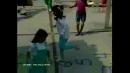 Dulce canta Cerca del Parque en plaza sesamo