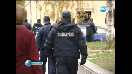 Двама полицаи пребиха мъж заради лични отношения