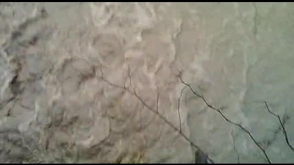 Река Карач излезе от коритото си ... 