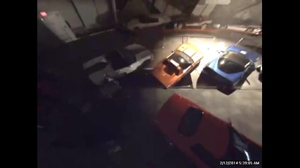 Камера заснема поглъщането на 8-те исторически коли Chevrolet Corvette