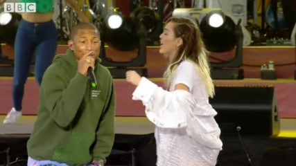 Pharrell Williams & Miley Cyrus - Happy - One Love Manchester 2017