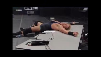 Wwe Smackdown 07.05.10 - Big Show Прави Chokeslam На Jack Swagger Върху Коментаторската Маса 