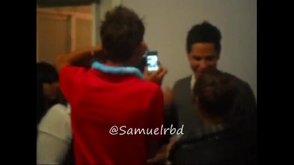 Christian Chavez con fans 
