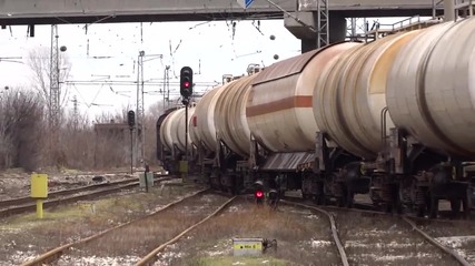 46 002 с товарен влак потегля от гара Септември