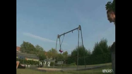 Акробата се преби xd 