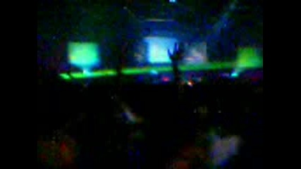 Carl Cox - At The Sound Factory Sofia 2004 - Nokia7650video (4)