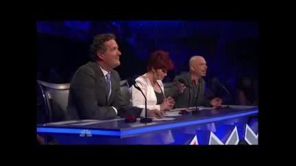 Три момичета пеят невероятно