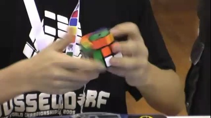 Световен рекорд - Разбиване на Rubiks Kub за 6.77 секунди 