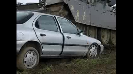 Tank vs. Ford Mondeo