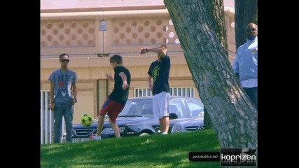 Нови снимки на Justin { }}}